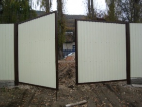 профнастил ворота распашные - пример 4 фото под ключ