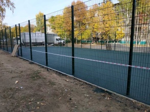 Забор на спортивную площадку 40 метров фото в Бутово