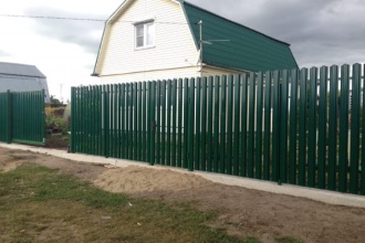 Забор из евроштакетника на ленточном фундаменте 70 метров фото в Бутово