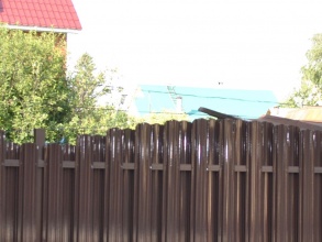 Забор из евроштакетника на ленточном фундаменте 10 метров фото в Бутово