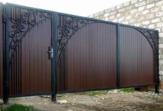 Распашные ворота из профнастила - пример 1 фото в Бутово